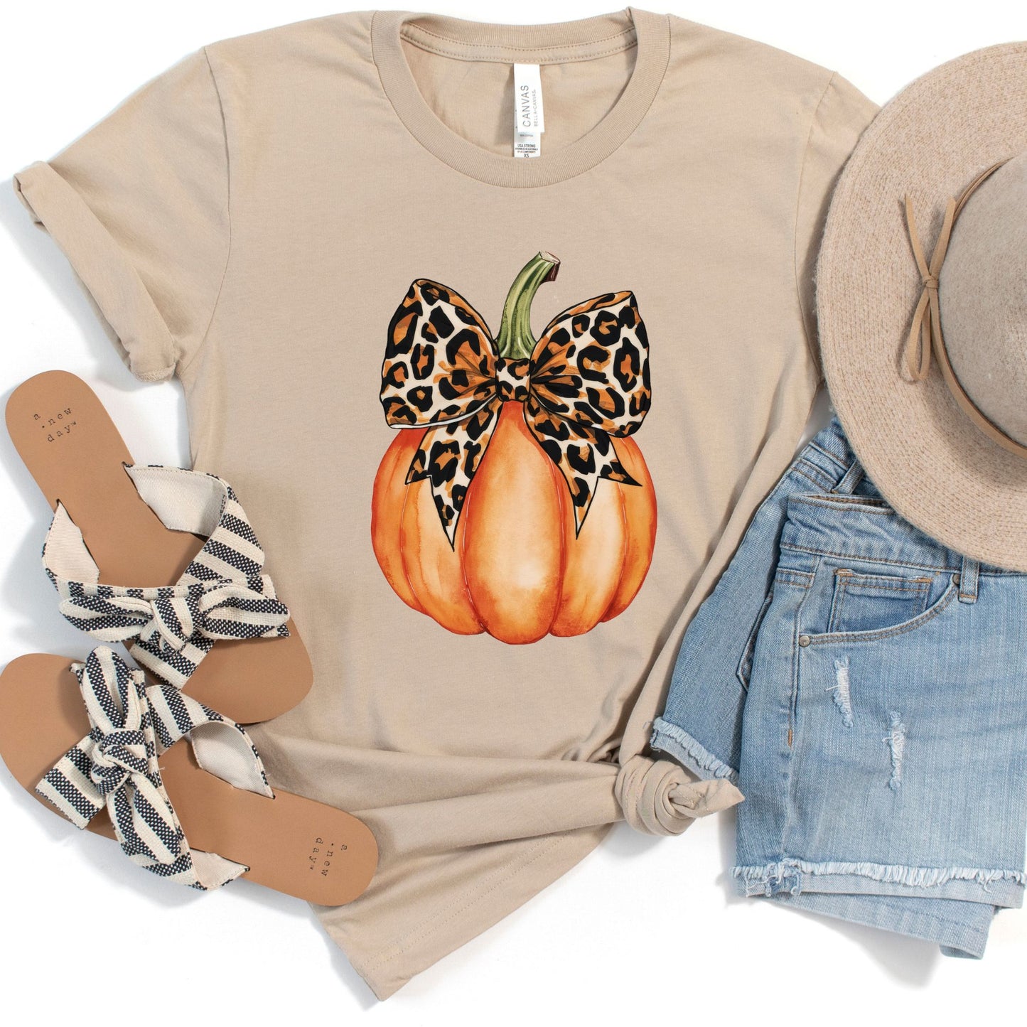 Pumpkin with a Bow Short Sleeve Tee